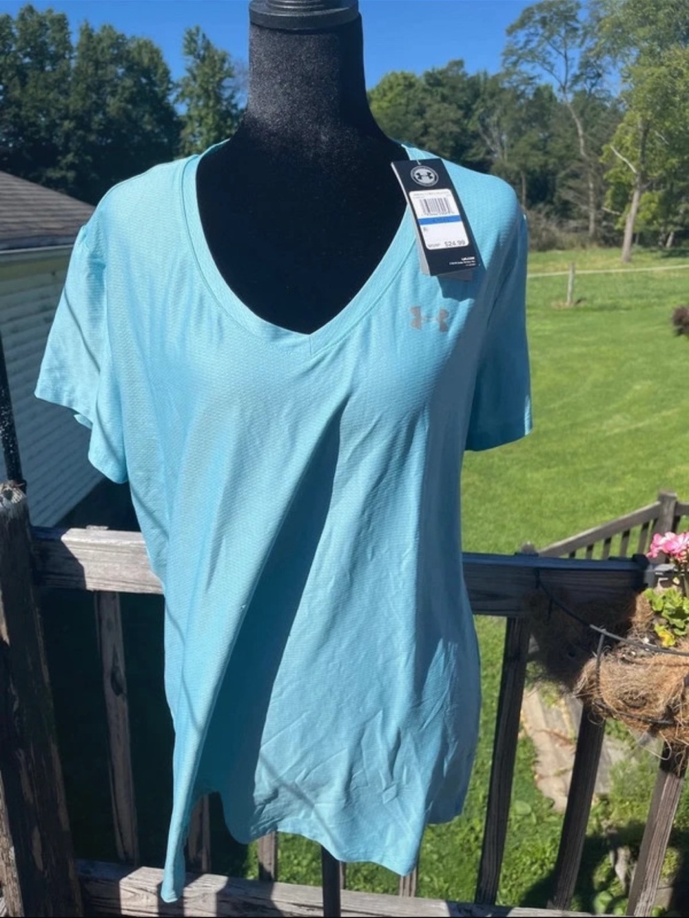 Under Armour Women's Aqua V-Neck Short Sleeve Tee